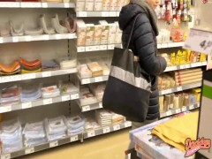 Pisciare in un supermercato