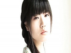 Timida bellezza Asiatica Kiyomiya Asahi mostra le sue tette succose in webcam