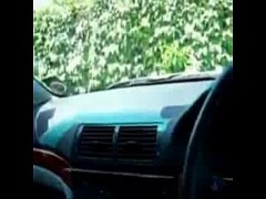 Sexy barare barare moglie dando un pompino in auto
